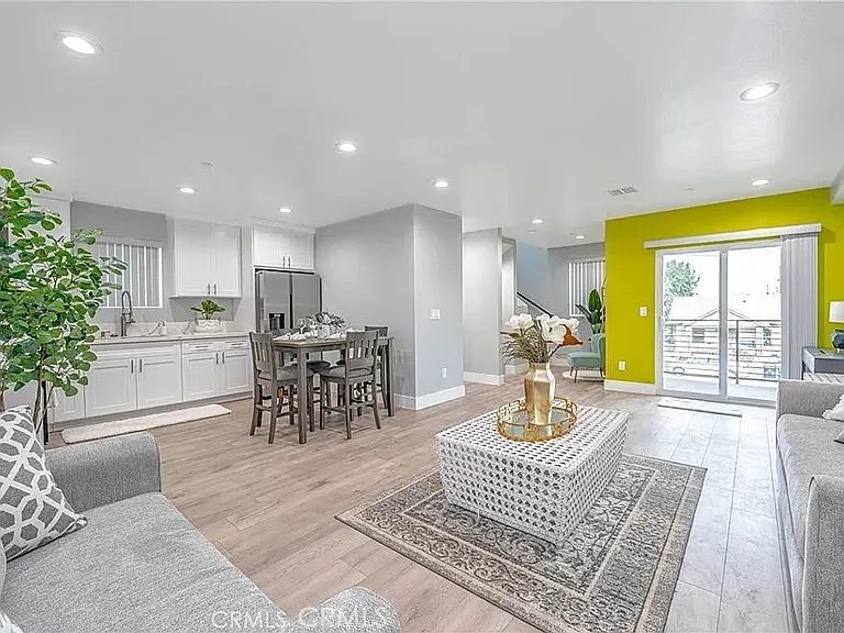 5 bed, 5.5 bath, 2000 sqft, $4,000 — Photo 2
