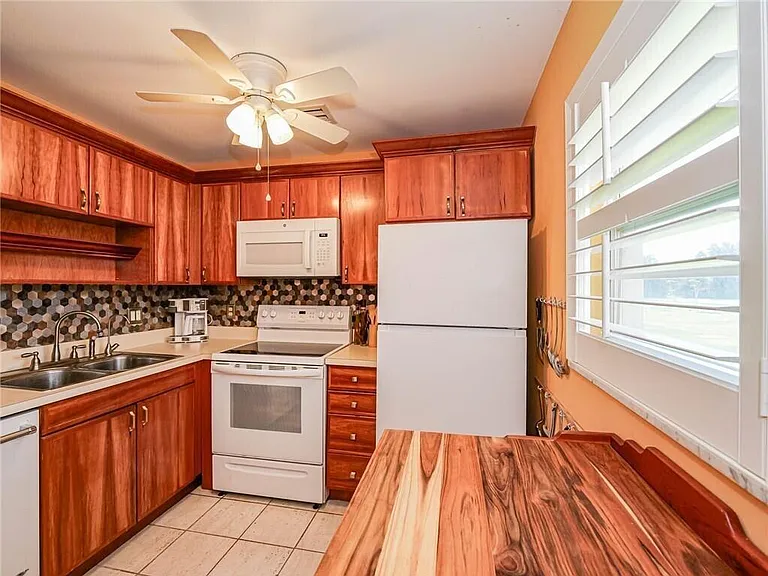 55 Woodland Dr #206 — Photo 8