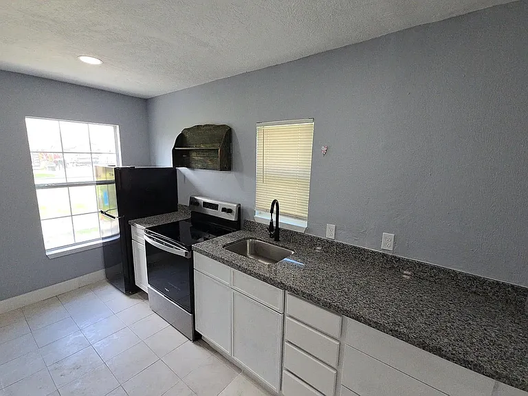 9010 Linda Vista Rd #D — Photo 9