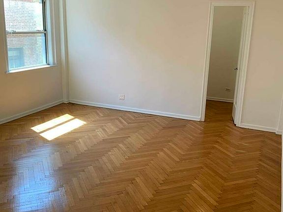 3rd image of 139 E 35th St APT 8L