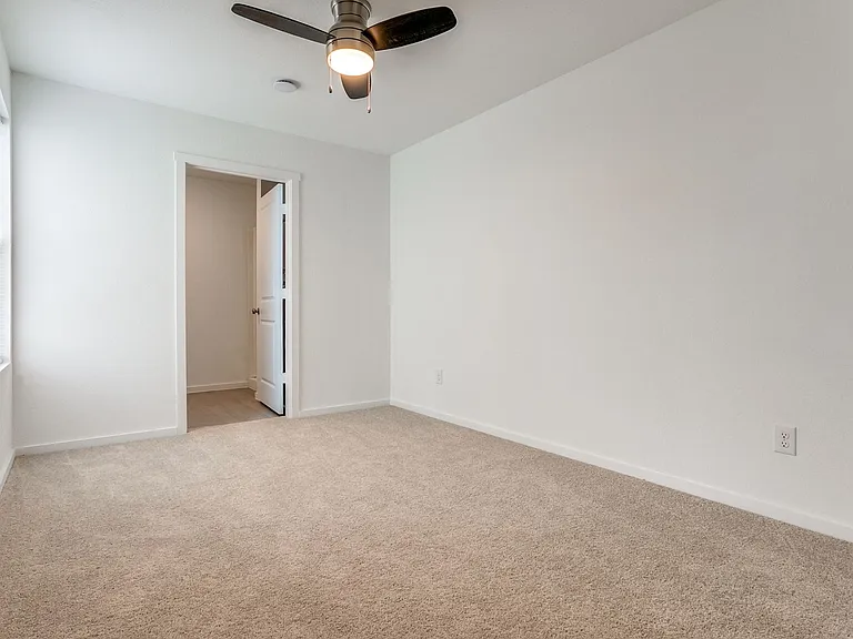 5010 Primrose Rdg — Photo 12