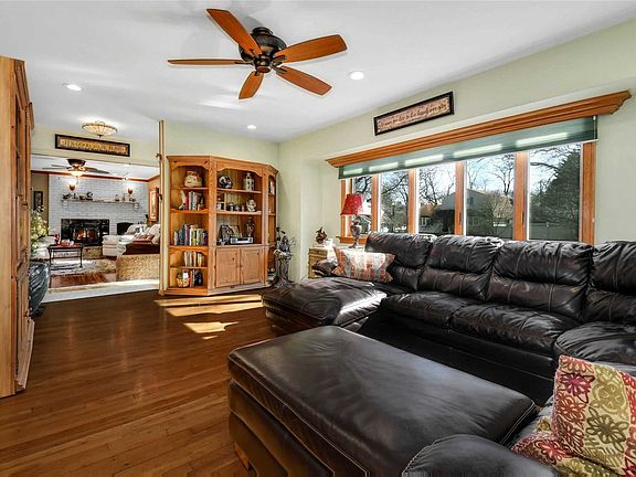 3rd image of 4 Dorothy Ln