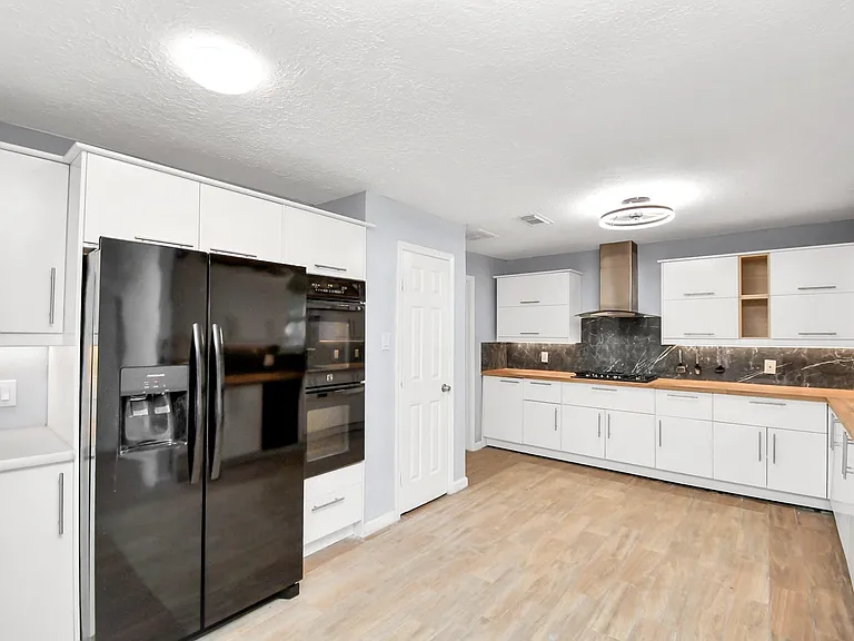 17903 Nanes Dr — Photo 24