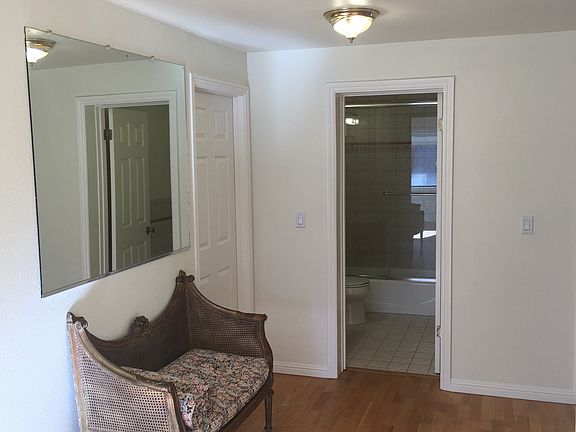 3rd image of 264 Peninsula Ave