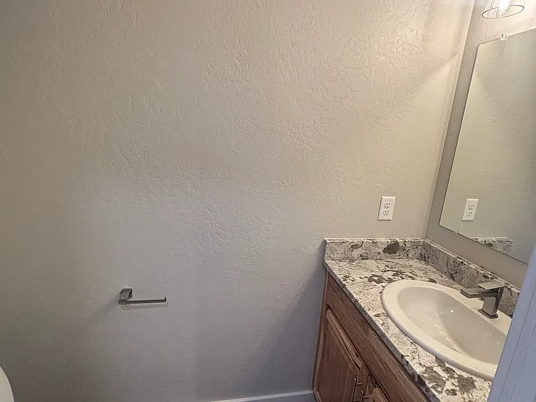 124 SW Donna Jean Way — Photo 12