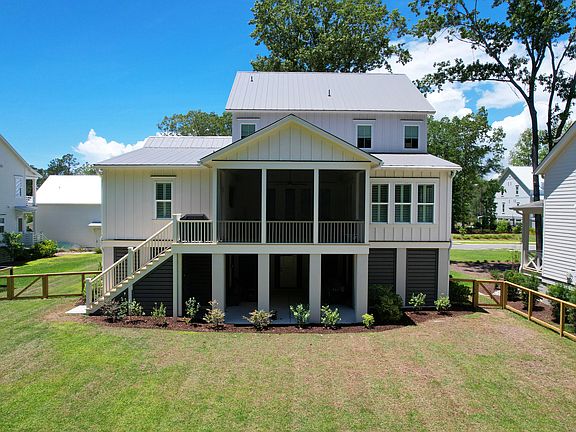 3rd image of 3853 Delinger Dr