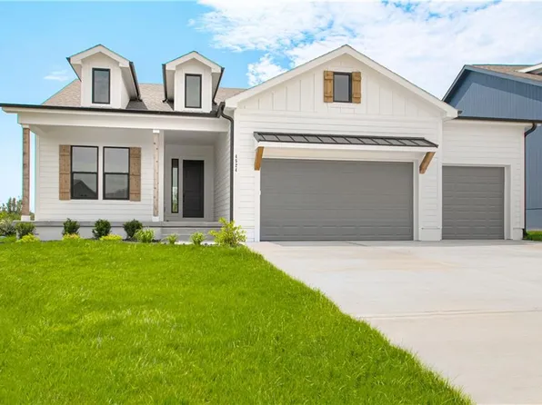 4524 SW Berkshire Dr, Lees Summit, MO 64083