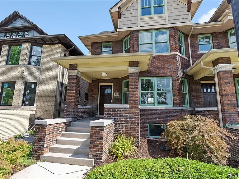 370 E Grand Blvd — Photo 2