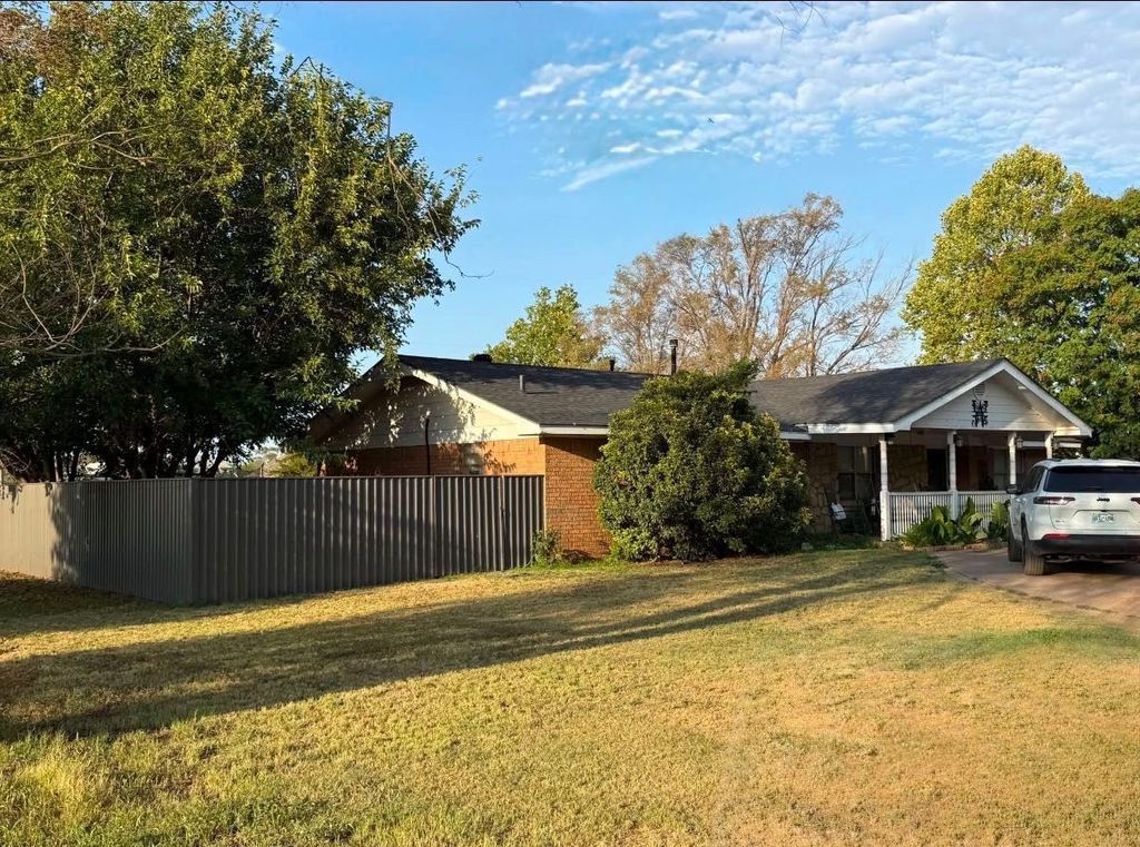107 E Lincoln St - Property Image