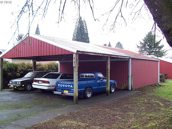 3rd image of 4401 SE Rockwood St