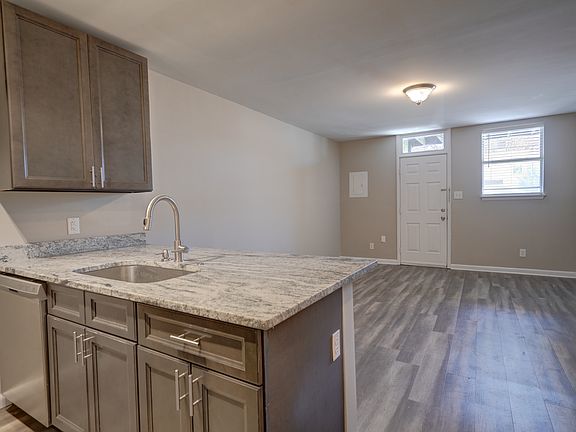 5th image of 2215 W Cary St APT A