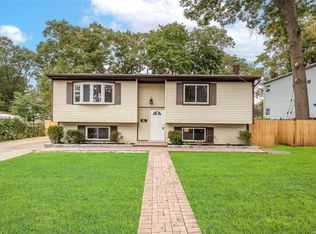 64 N 16th St, Wheatley Heights, NY 11798