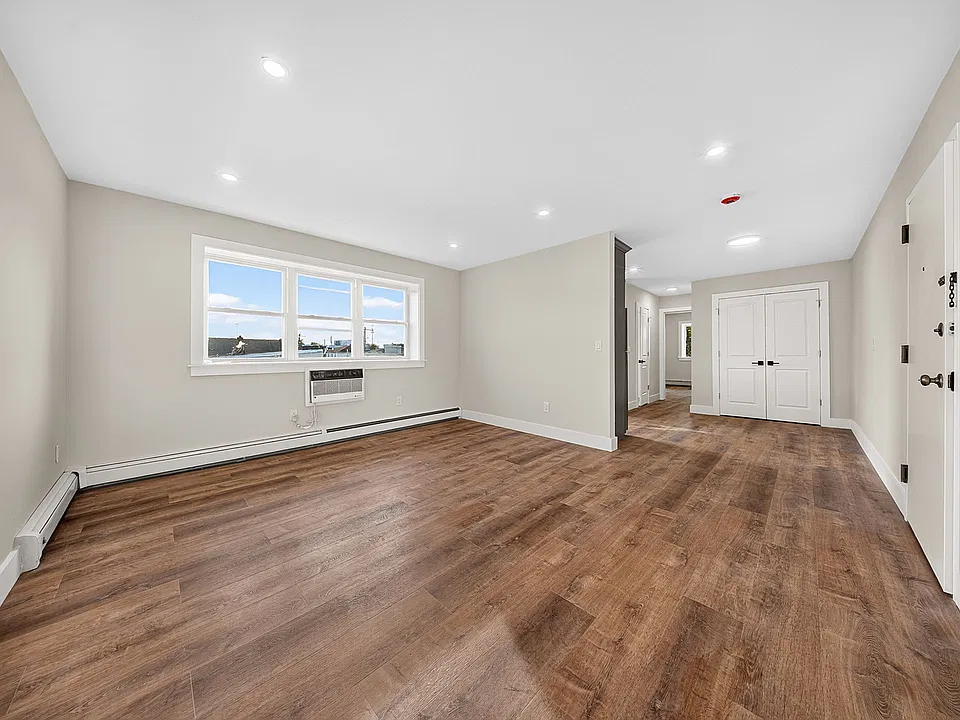 298-300 Belmont Ave #9