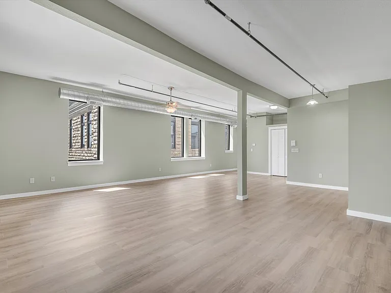 400 N Main St #302 — Photo 3