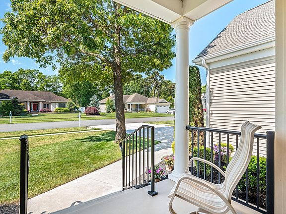 4th image of 210 Castle Pine Dr