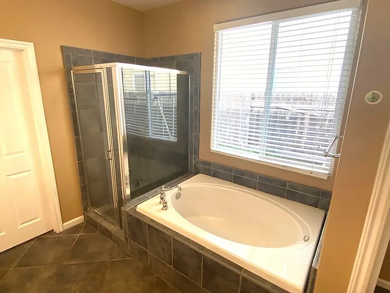 2527 Elliott St — Photo 10