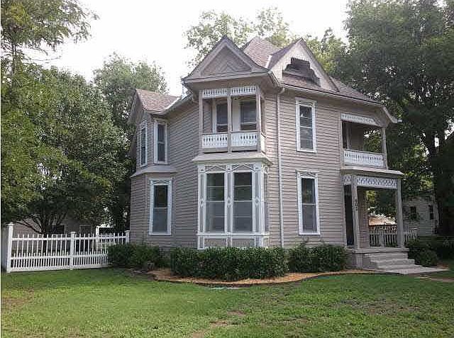 1st image of 602 E 11th Ave