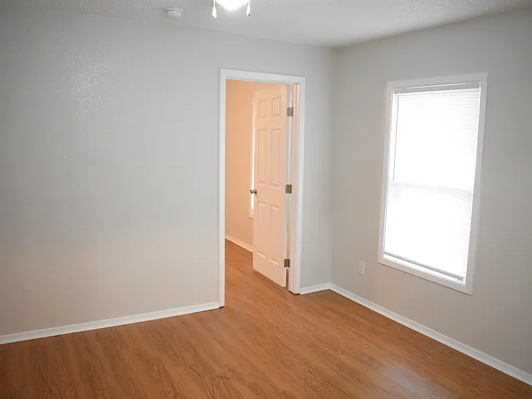 2433 Woden Rd #4 — Photo 2