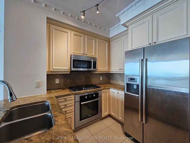 16 Harbour St #3810 — Photo 10