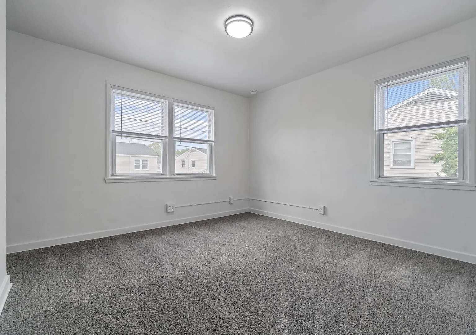 2BR Townhome in Scenic Hills - Midland, PA! Apply now — Photo 2