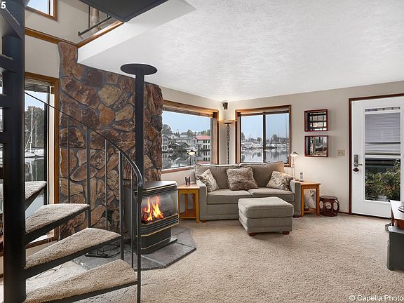 2nd image of 126 N Tomahawk Island Dr #126
