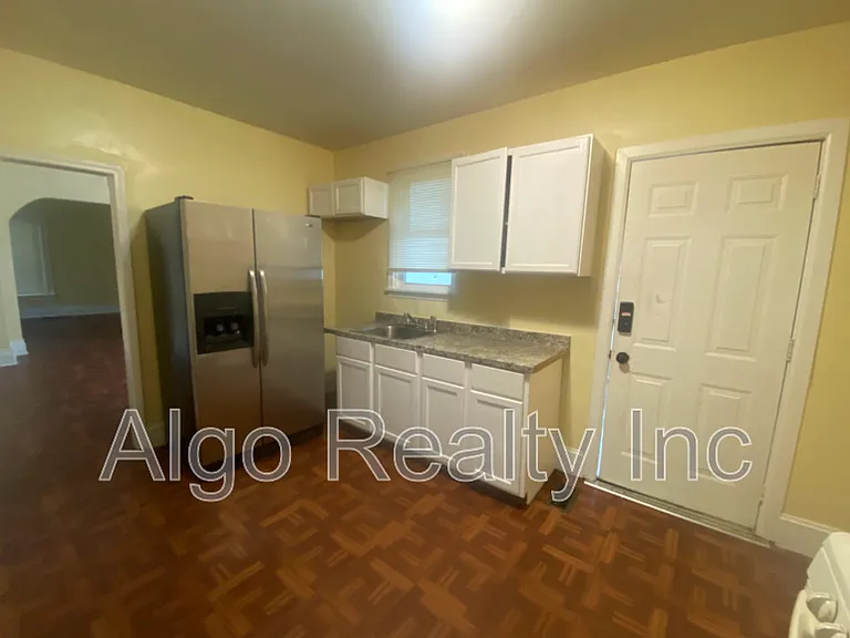 2117 Ilion Ave N — Photo 9