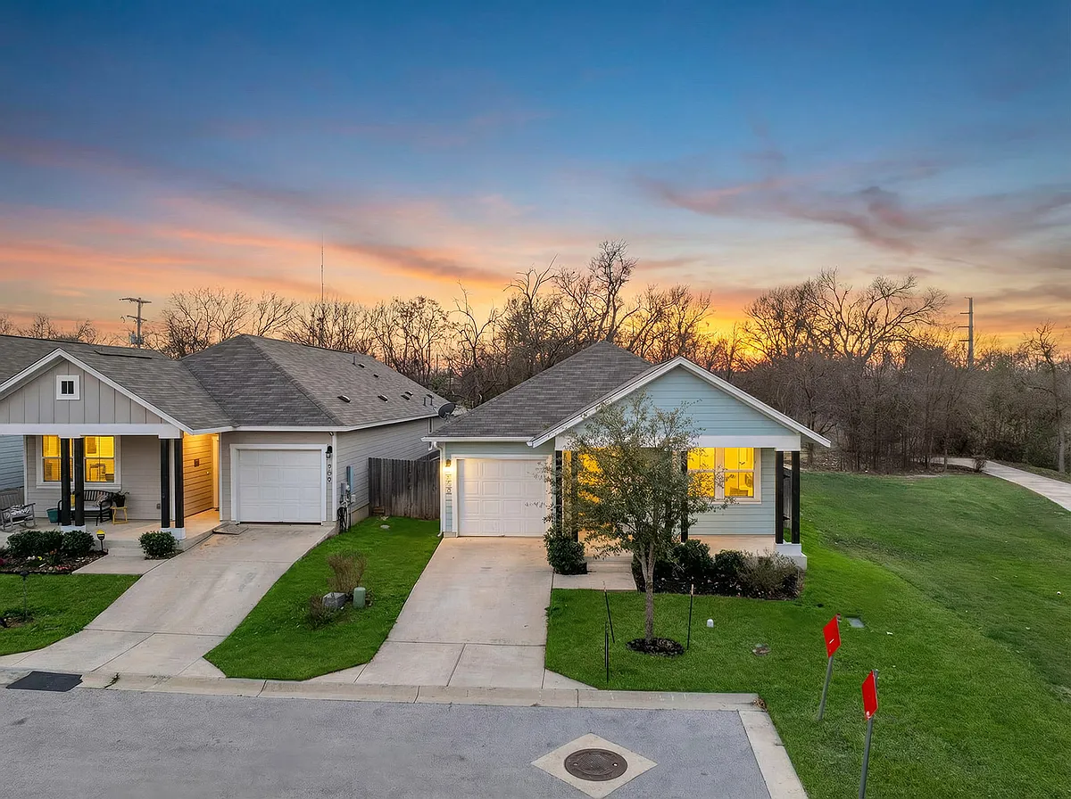 Building Photo - 313 Michaelis Dr