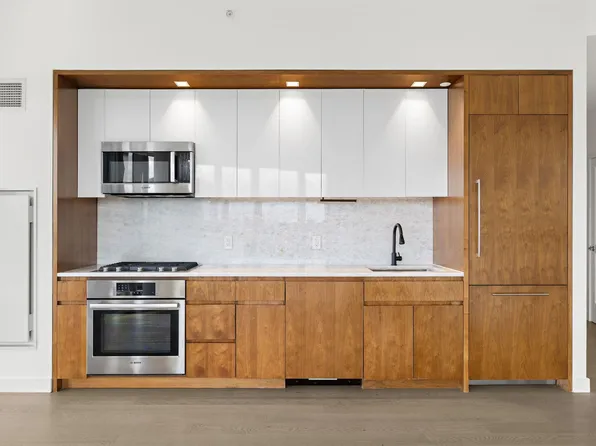 75 Park Lane South image 10 of 38