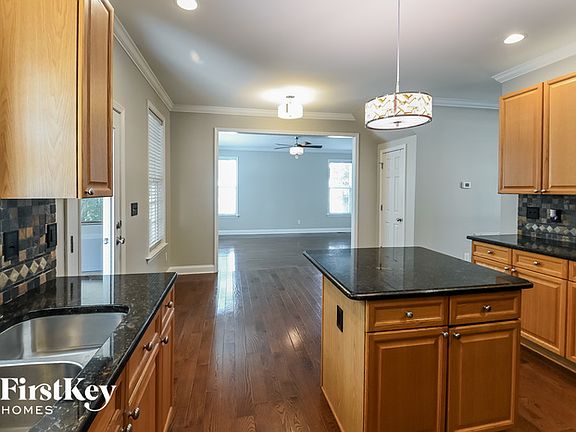 5th image of 704 Sarazen Dr