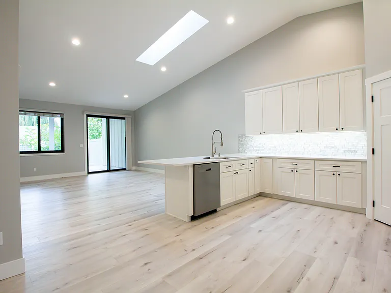 1037 SE Date Ave — Photo 16