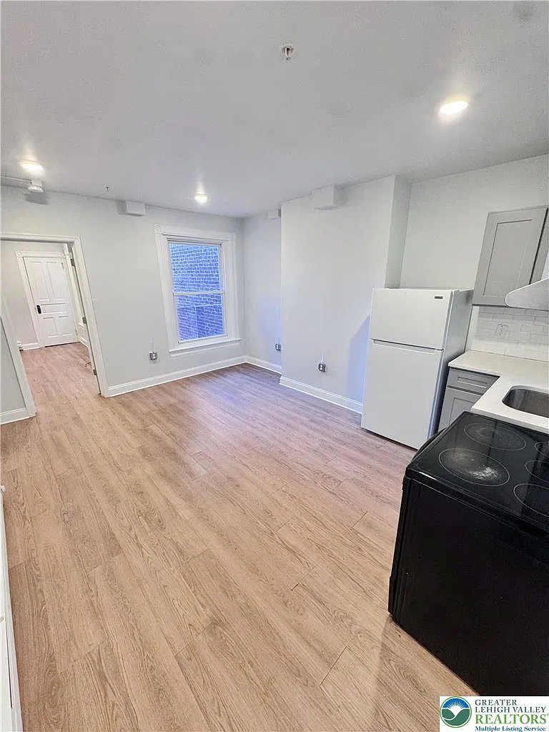 2 bed, 1.0 bath, 1000 sqft, $1,550 — Photo 3