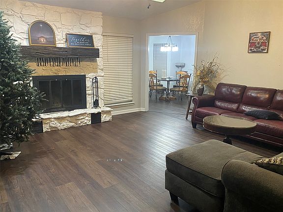 4th image of 501 Mesquite St