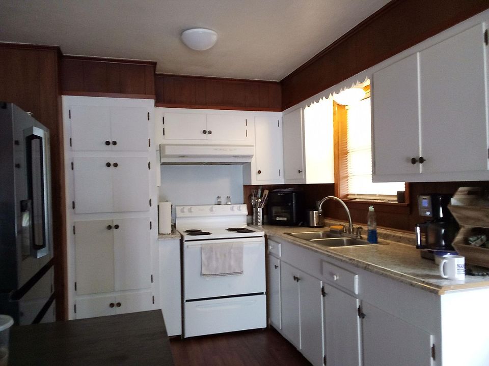2nd image of 118 Cranberry St