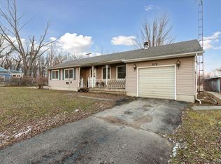 819 S Bull Run Rd, Fowlerville, MI 48836