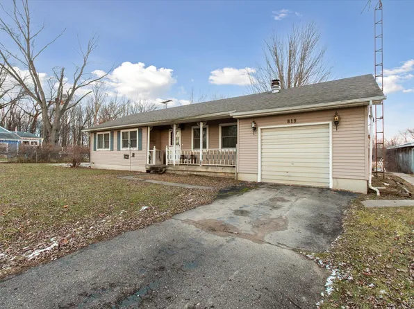 819 S Bull Run Rd, Fowlerville, MI 48836