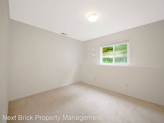 5th image of 2910 Larkspur Dr