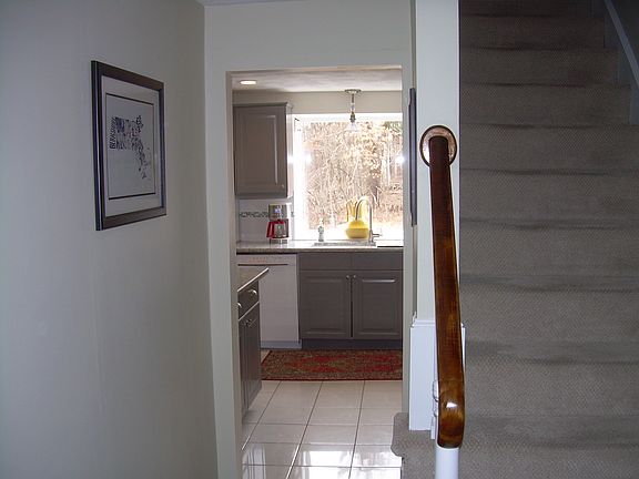 3rd image of 75 Greenmeadow Dr