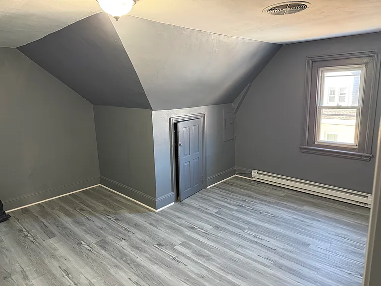 1110 Broadway Ave — Photo 7