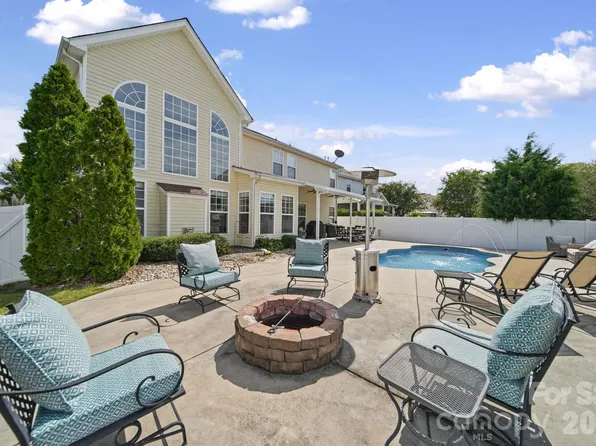 3604 Grove Creek Pond Dr SW, Concord, NC 28027