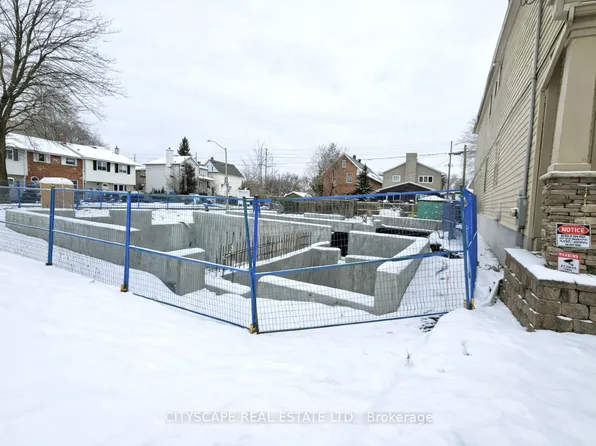 551 Edison Ave, Ottawa, ON K2A 1V5