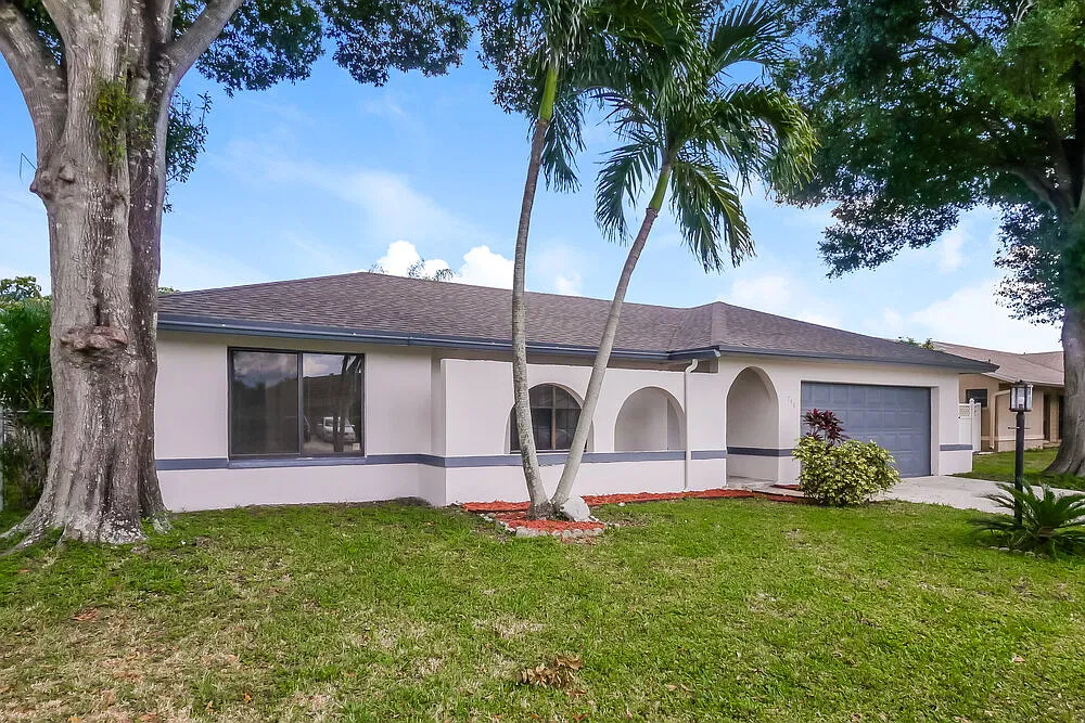 4 bed, 2.0 bath, 1706 sqft, $3,445 — Photo 3