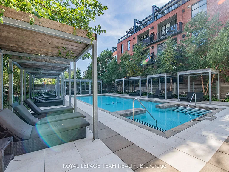 360 McLeod St #306 — Photo 22