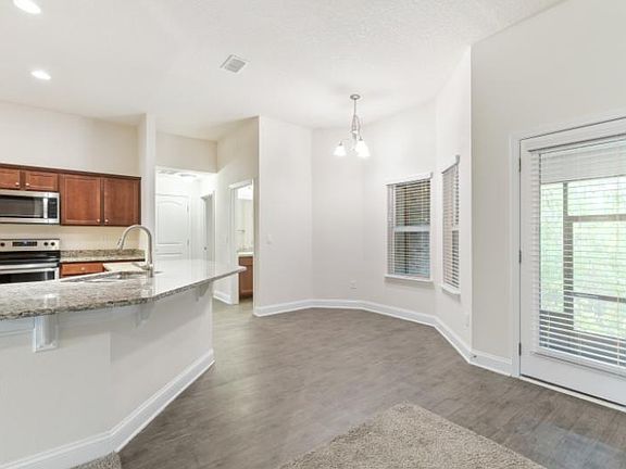 5th image of 11986 Smith Pointe Ct