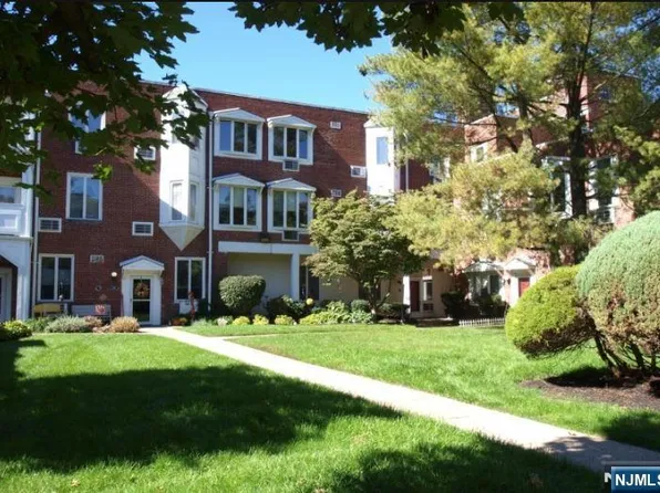 520 Newark Pompton Tpke APT 218, Pompton Plains, NJ 07444