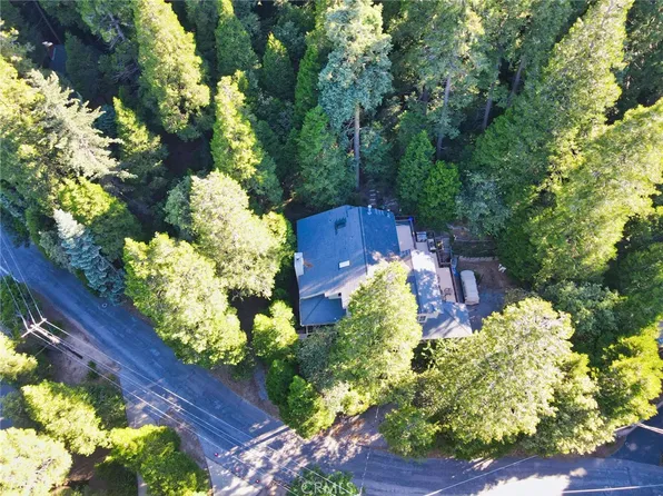 23891 Lakeview Dr, Crestline, CA 92325