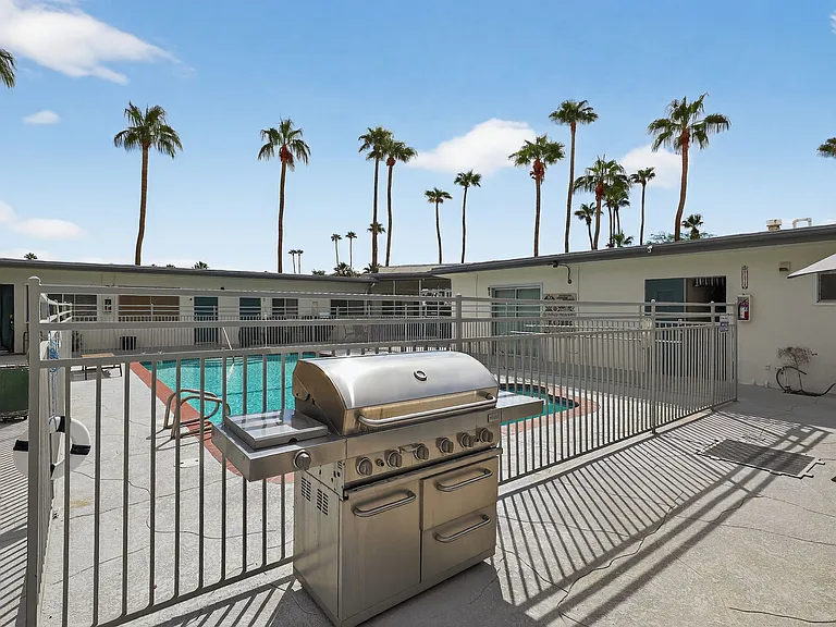 588 E. Mel Avenue - Hermosa Palms — Photo 7