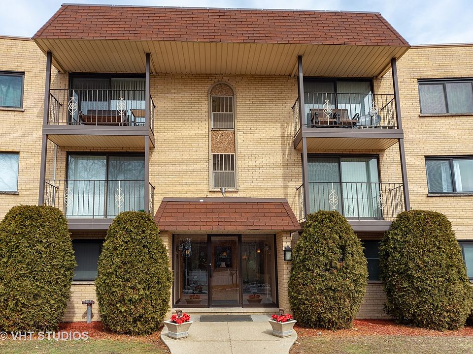 1st image of 4660 N Austin Ave APT 212