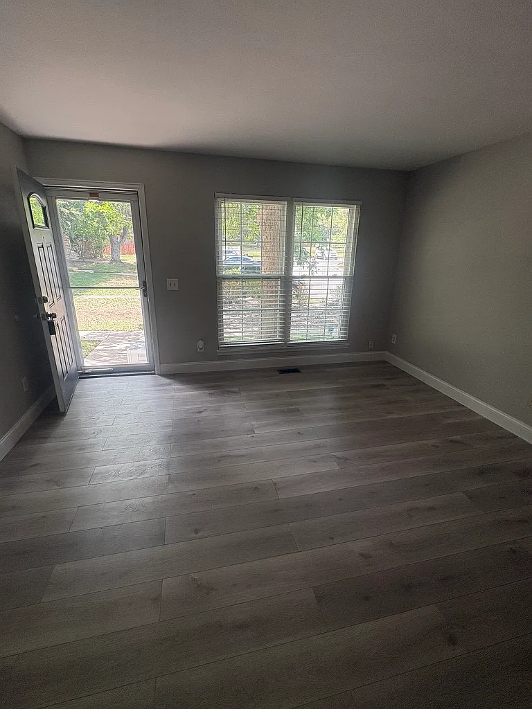 3 bed, 3.5 bath, 1624 sqft, $2,500 — Photo 2