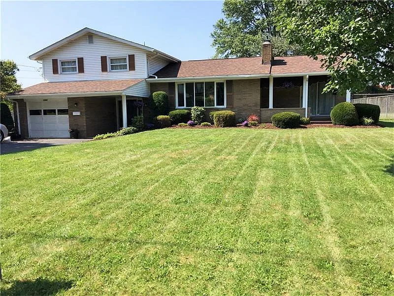 1093 Williams Dr photo 1