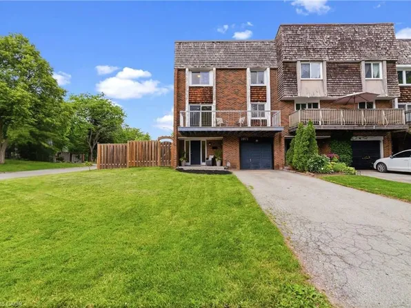 2073 Worthington Dr, Oakville, ON L6L 1E2